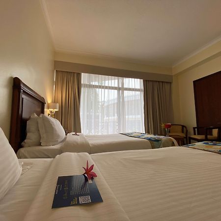 Golden Tulip Dar Es Salaam Hotel Exterior foto