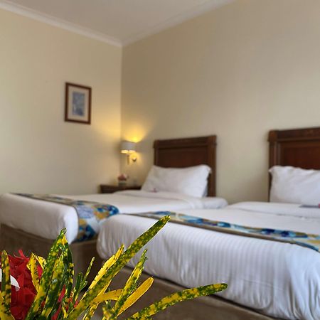 Golden Tulip Dar Es Salaam Hotel Exterior foto