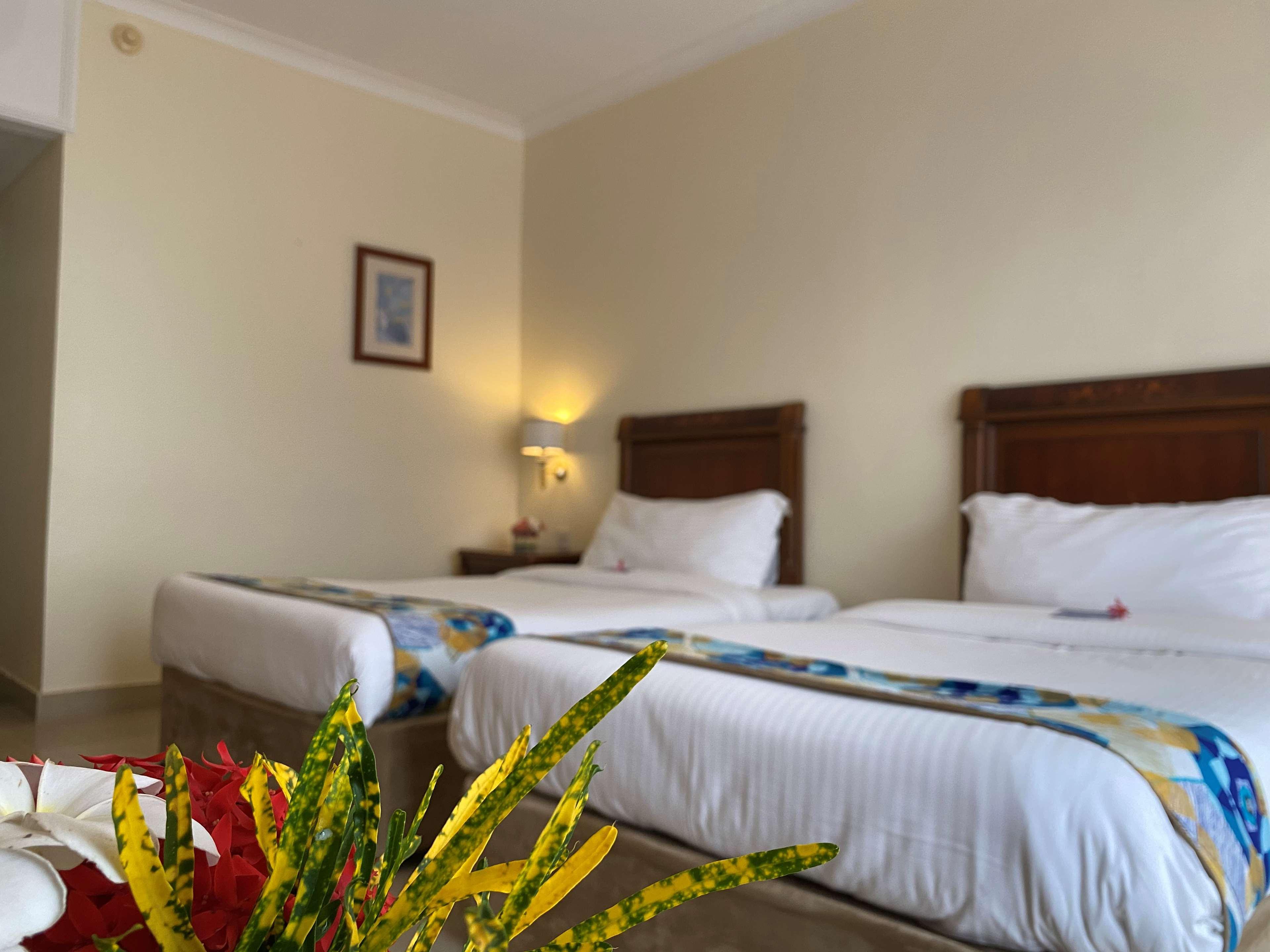 Golden Tulip Dar Es Salaam Hotel Exterior foto