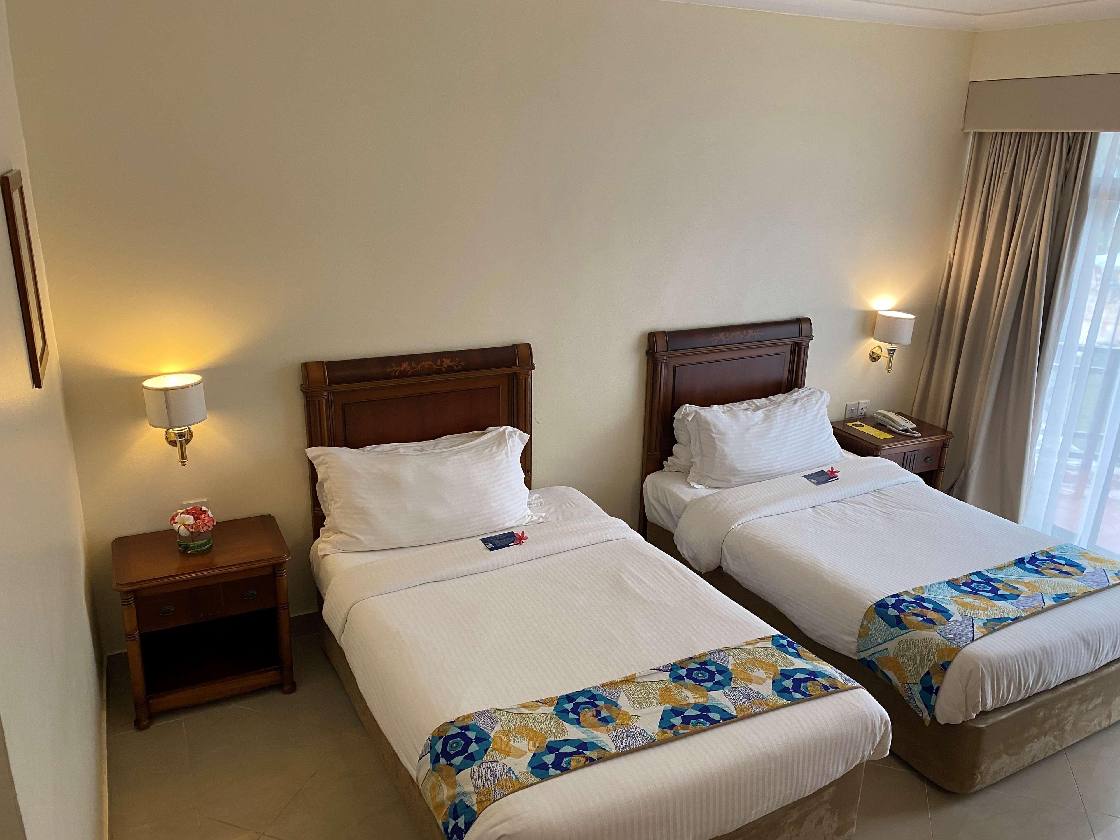 Golden Tulip Dar Es Salaam Hotel Exterior foto