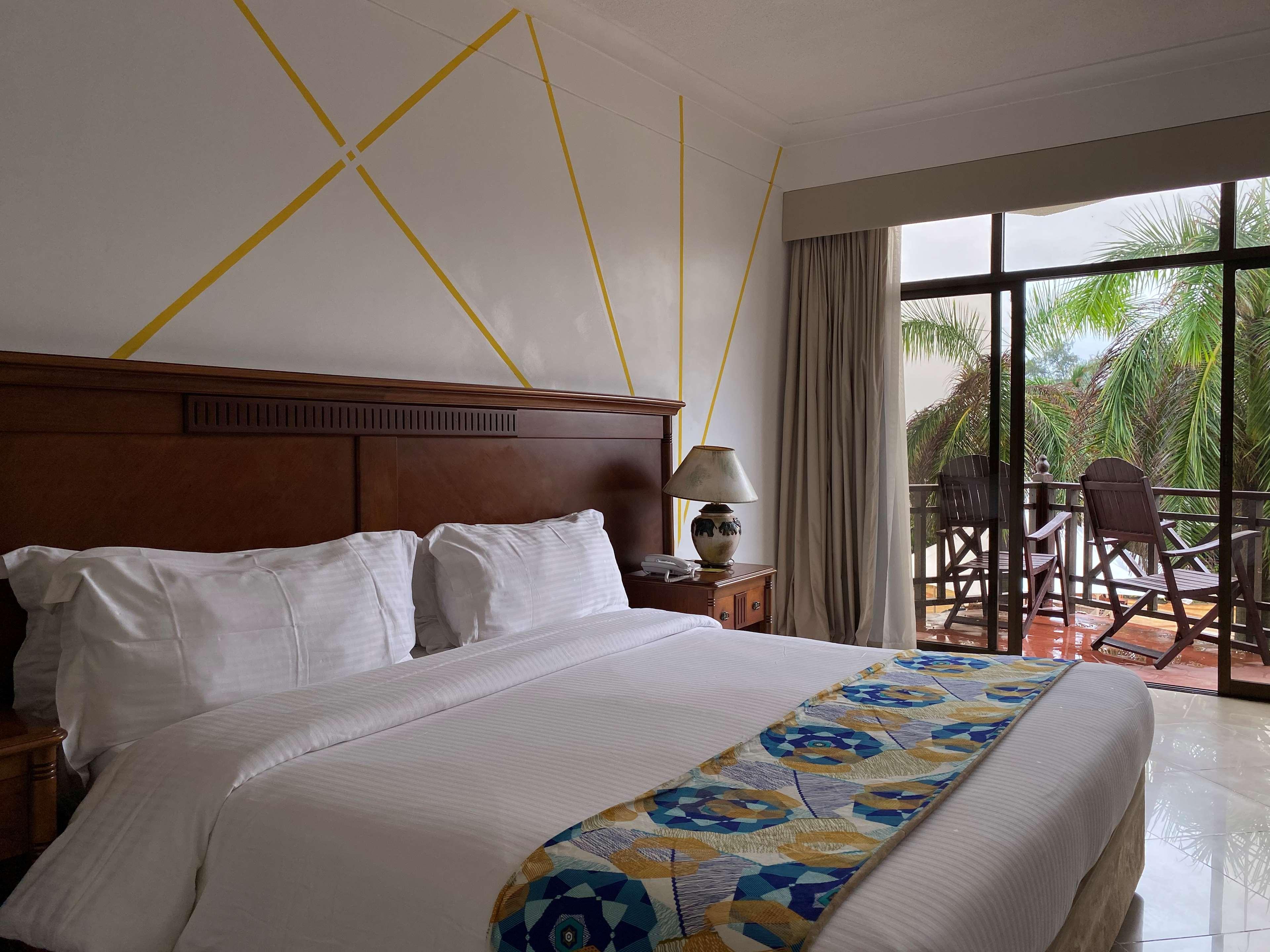 Golden Tulip Dar Es Salaam Hotel Exterior foto