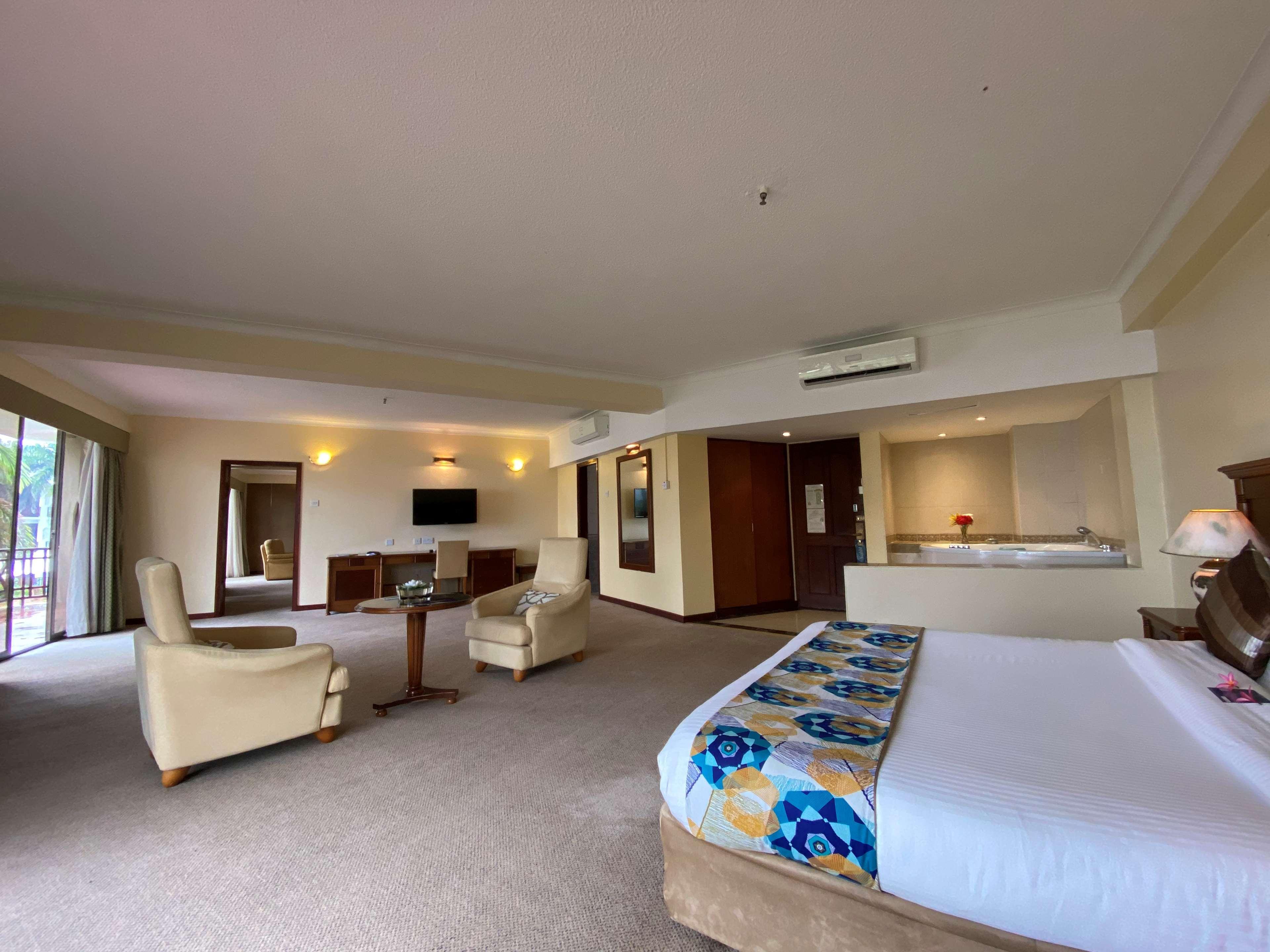 Golden Tulip Dar Es Salaam Hotel Exterior foto