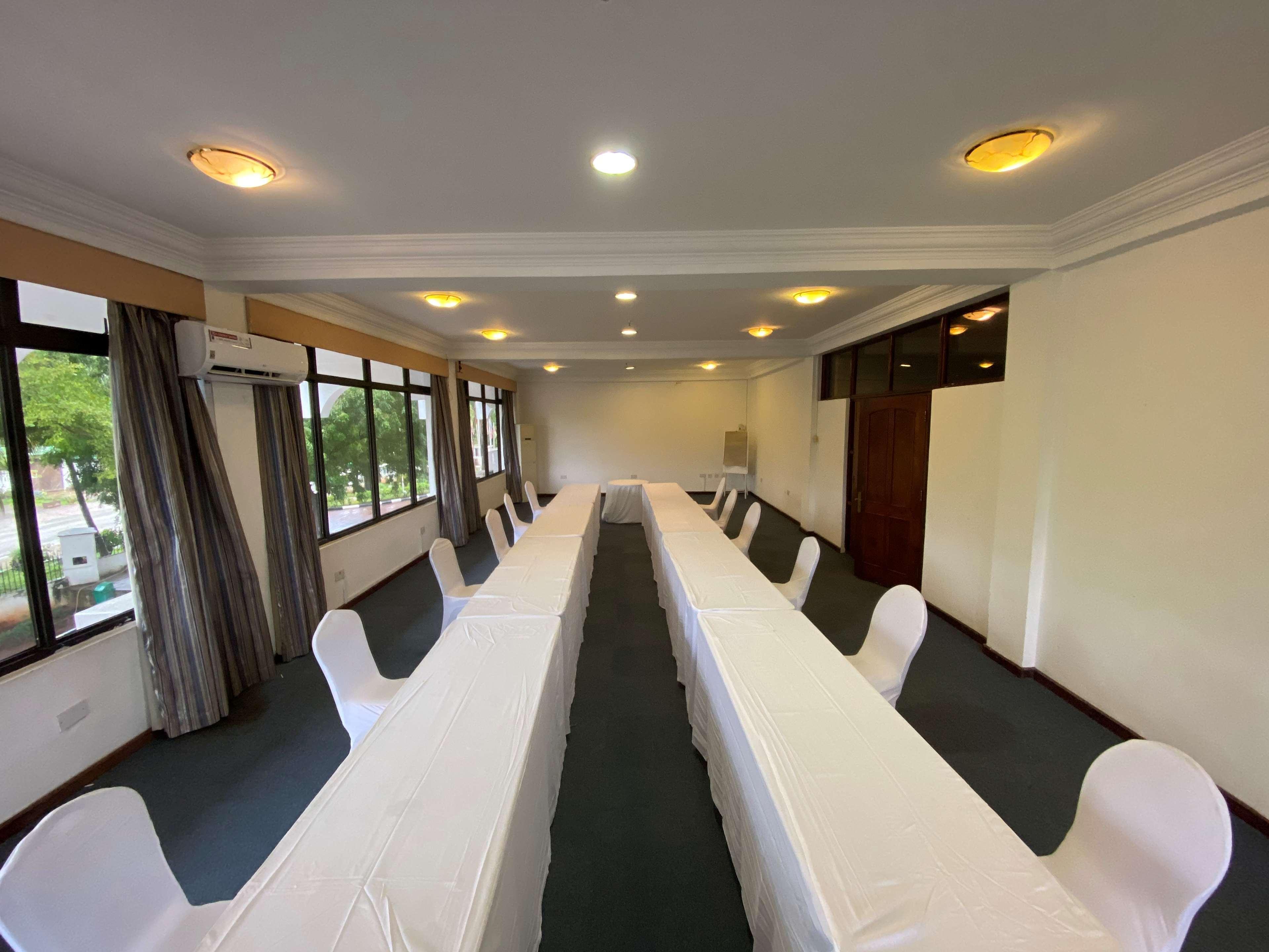 Golden Tulip Dar Es Salaam Hotel Exterior foto