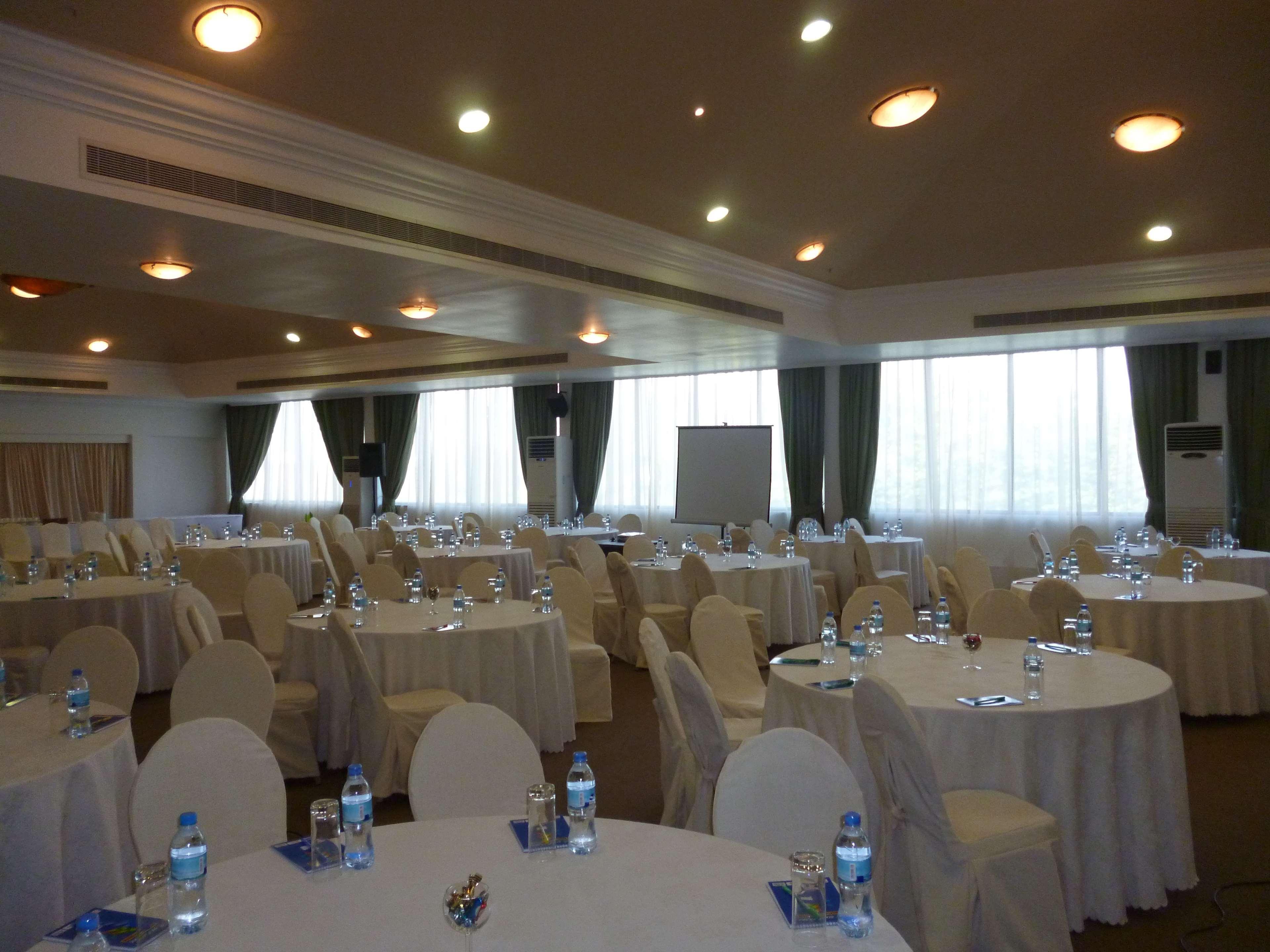 Golden Tulip Dar Es Salaam Hotel Exterior foto
