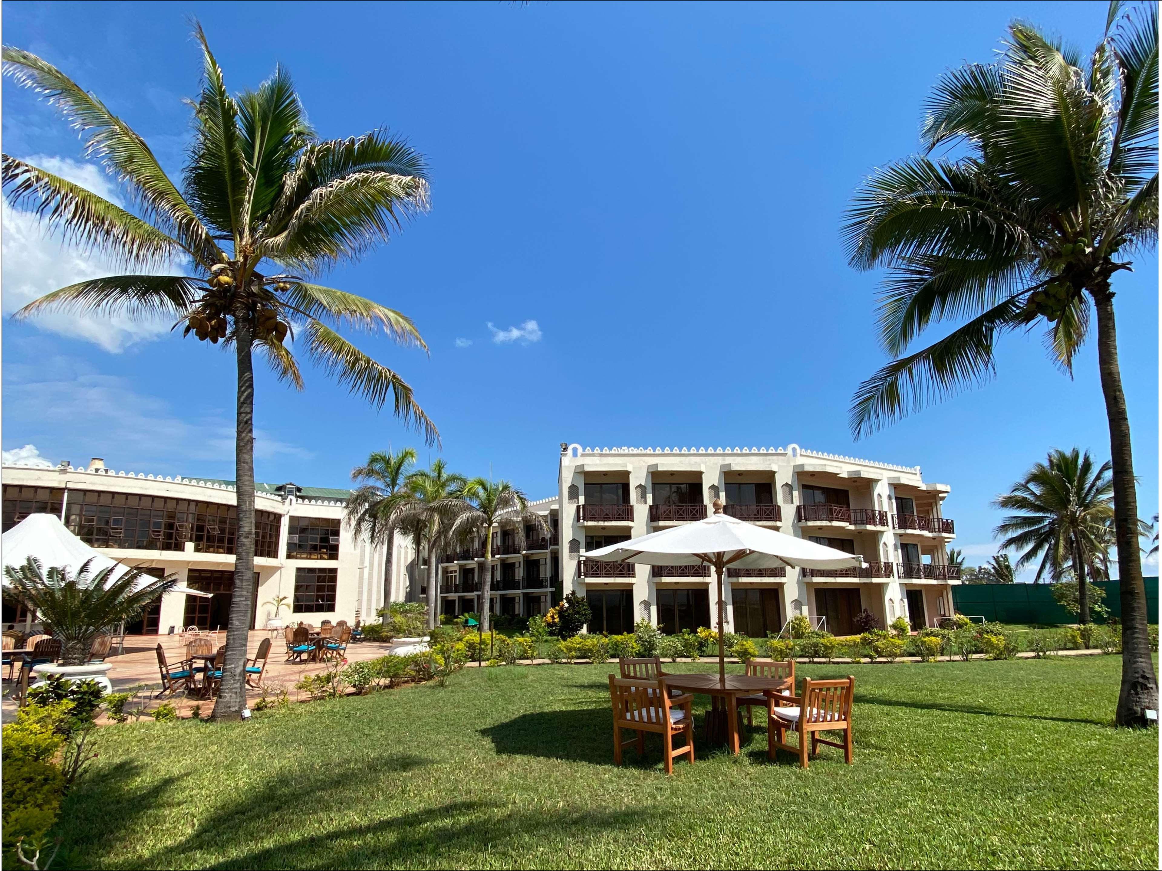 Golden Tulip Dar Es Salaam Hotel Exterior foto