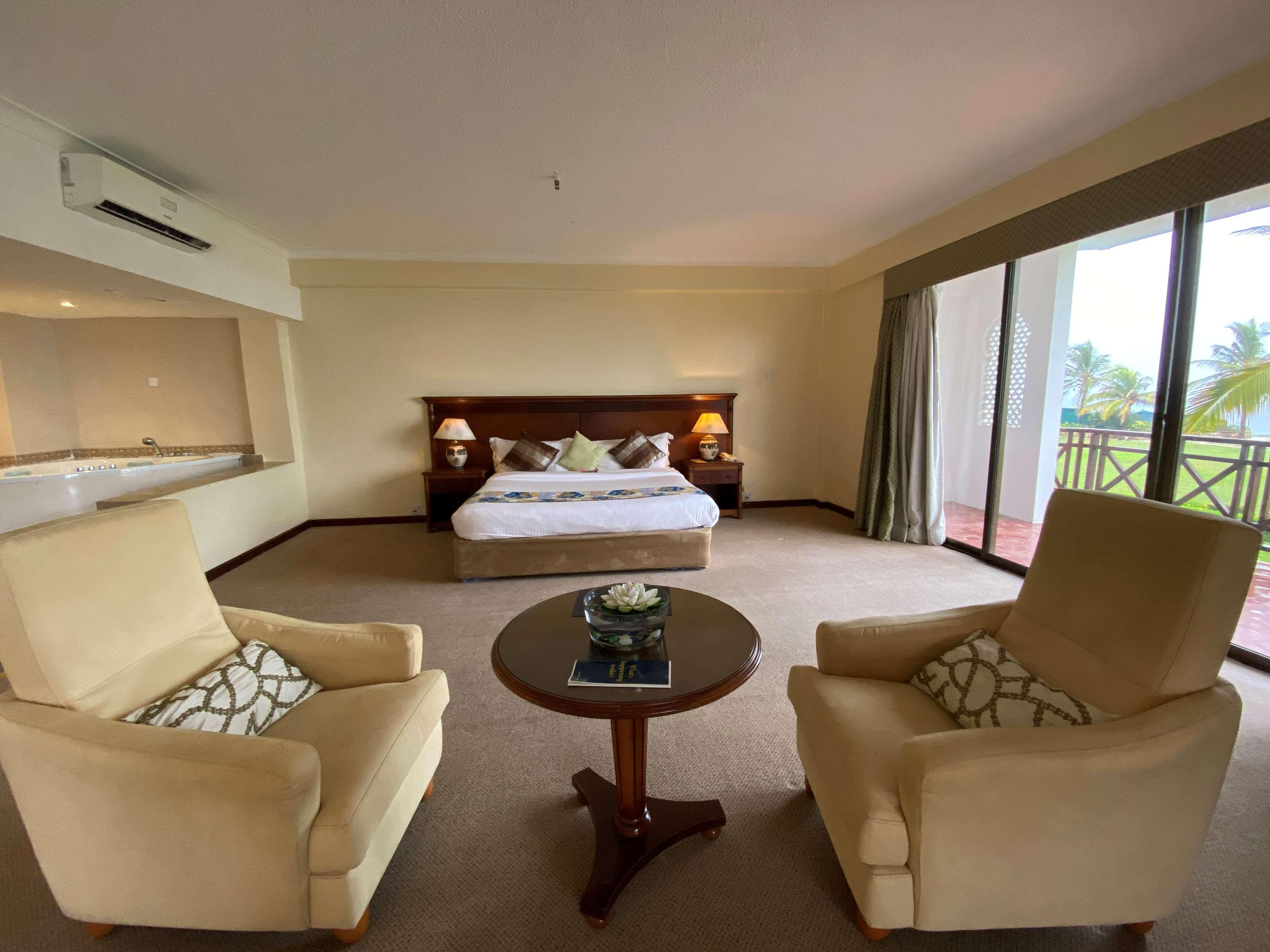 Golden Tulip Dar Es Salaam Hotel Exterior foto