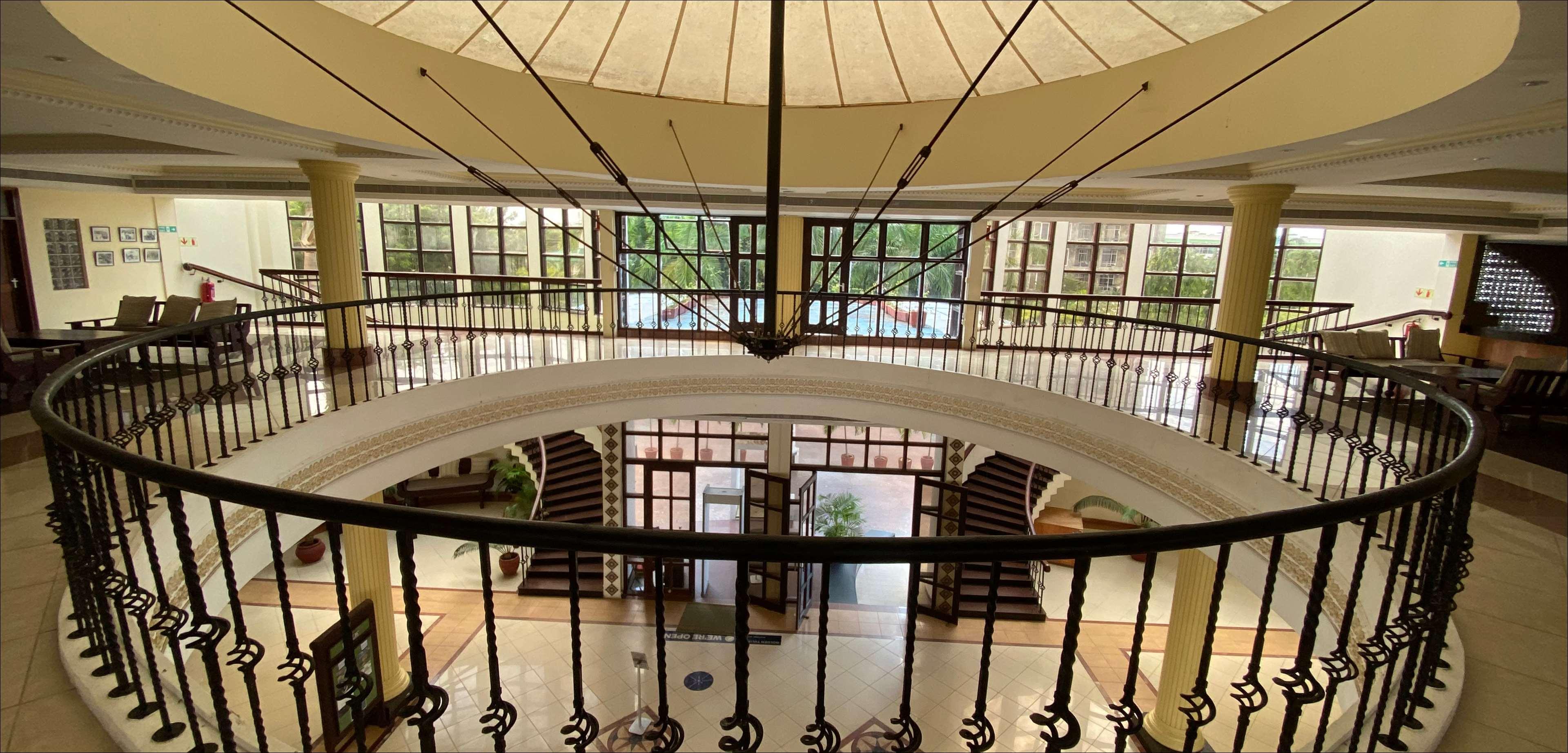 Golden Tulip Dar Es Salaam Hotel Exterior foto