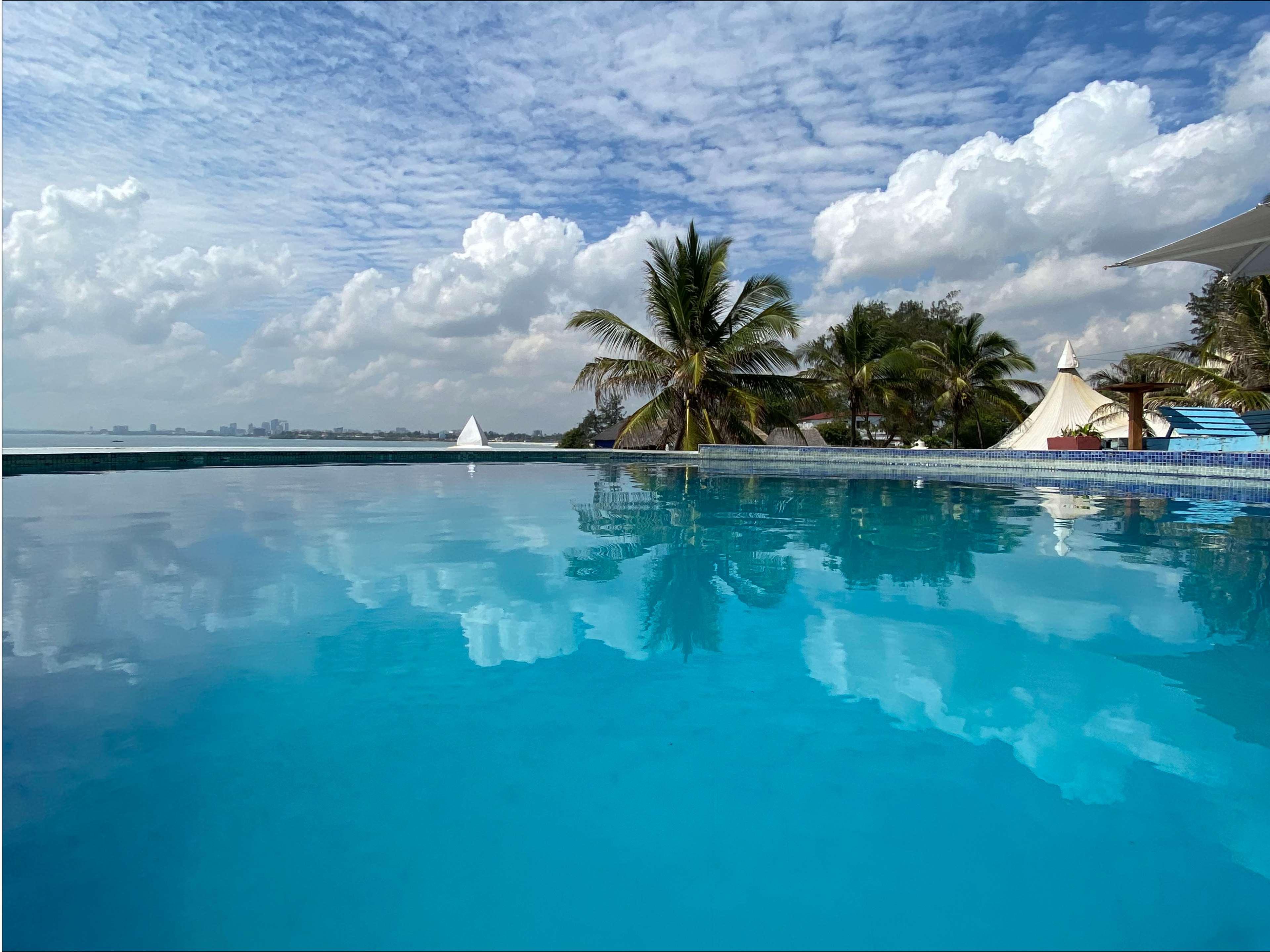 Golden Tulip Dar Es Salaam Hotel Exterior foto