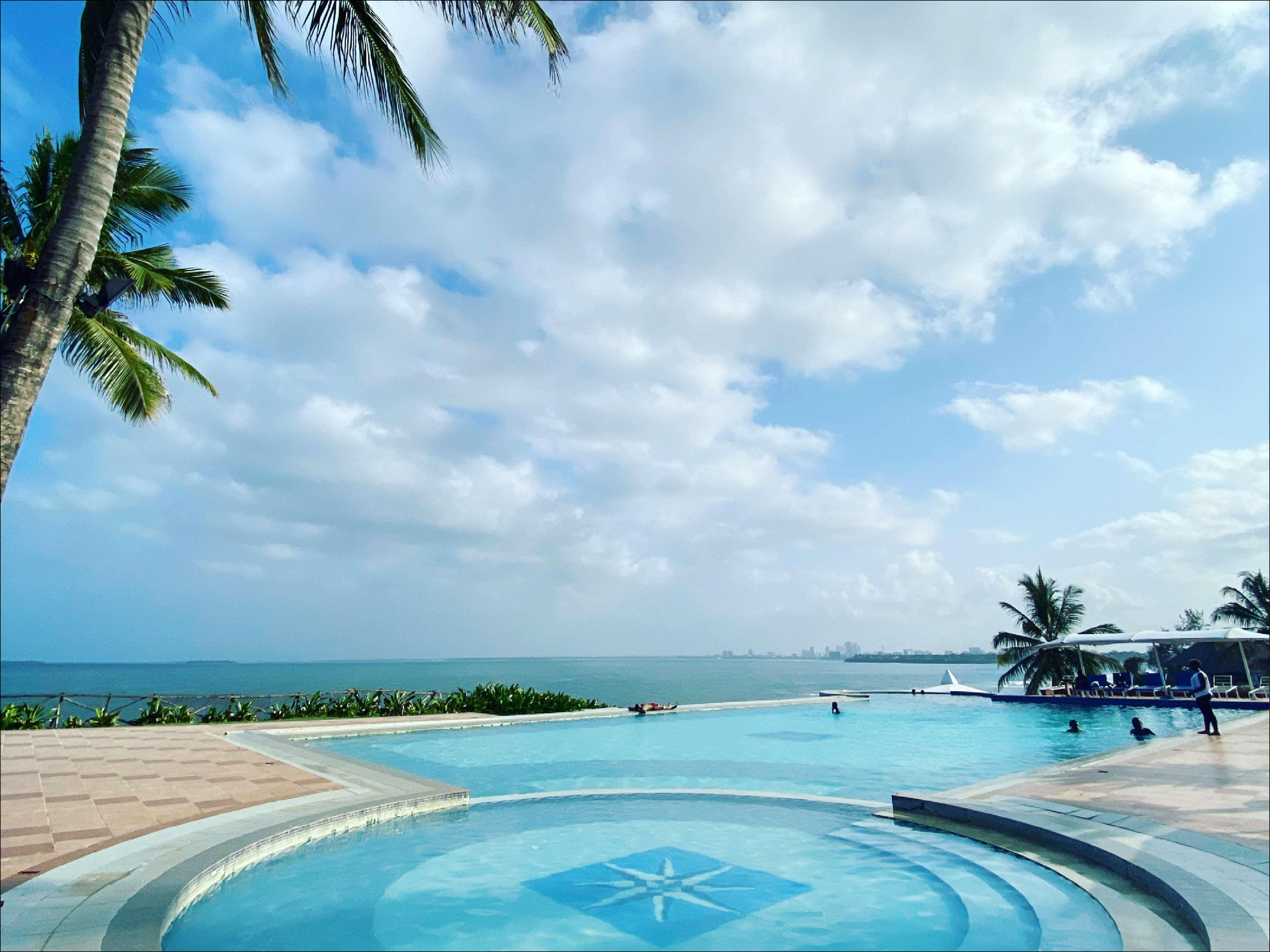 Golden Tulip Dar Es Salaam Hotel Exterior foto