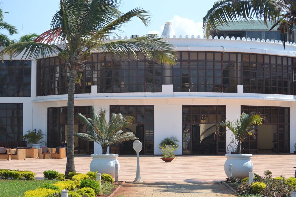 Golden Tulip Dar Es Salaam Hotel Exterior foto