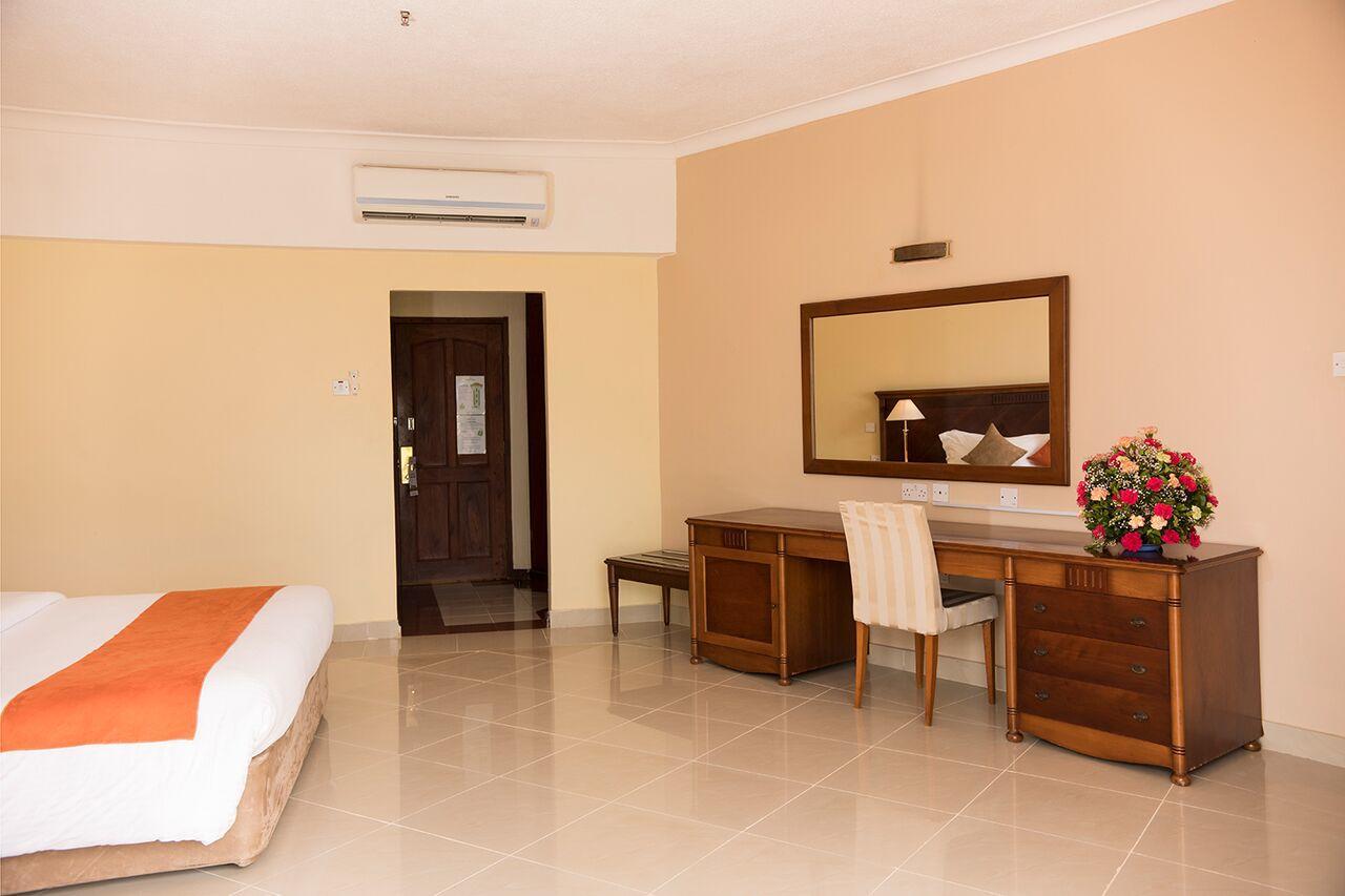 Golden Tulip Dar Es Salaam Hotel Exterior foto