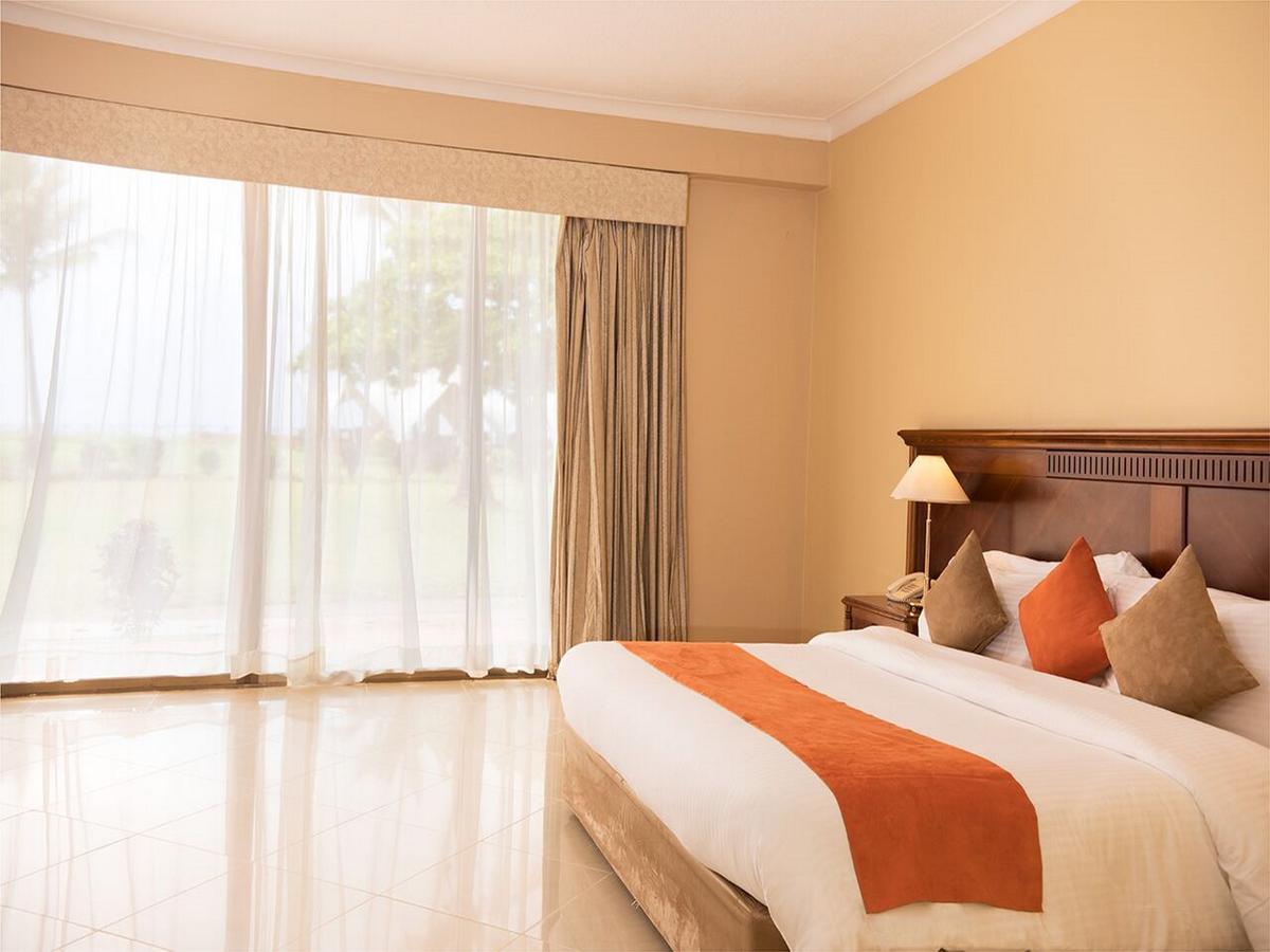 Golden Tulip Dar Es Salaam Hotel Exterior foto