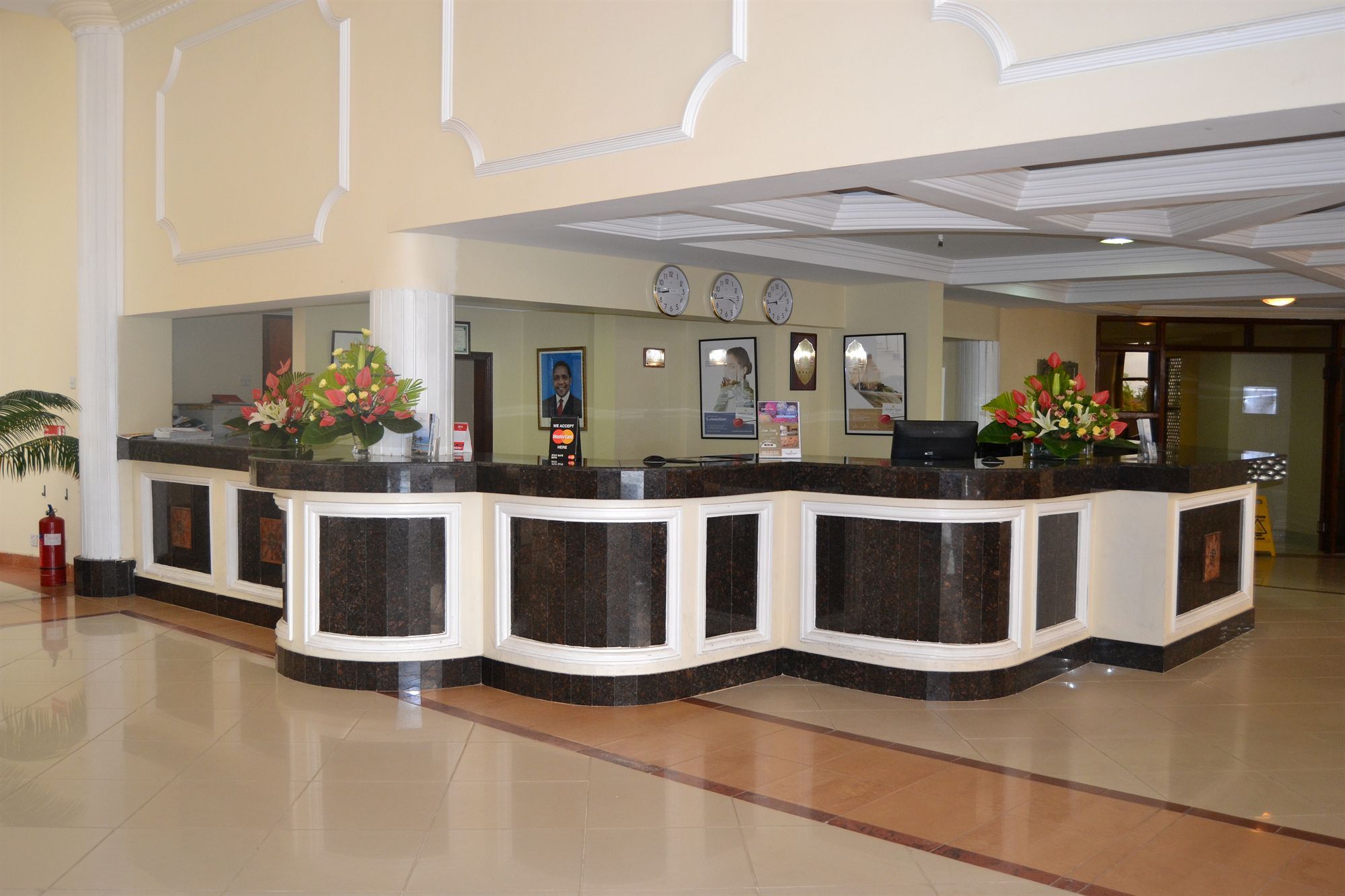Golden Tulip Dar Es Salaam Hotel Exterior foto