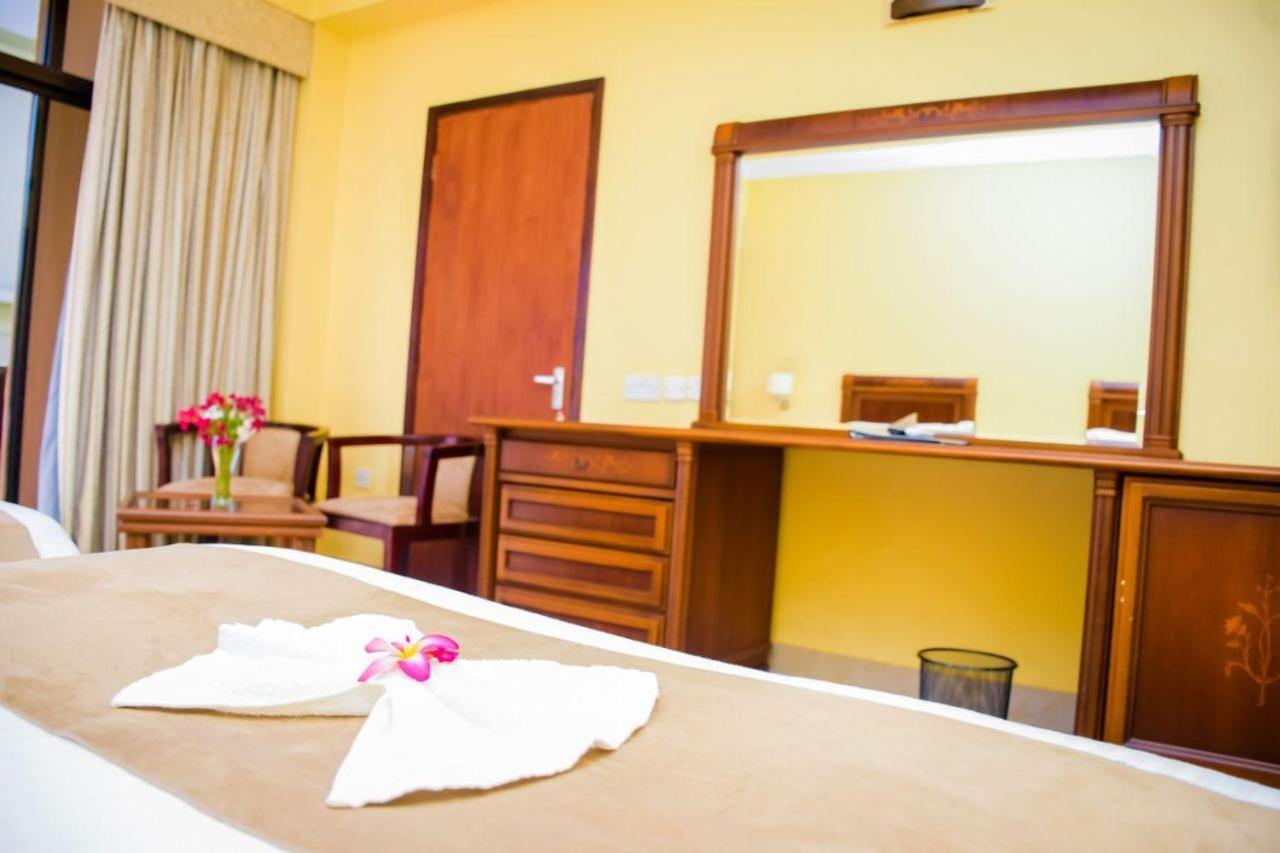 Golden Tulip Dar Es Salaam Hotel Exterior foto