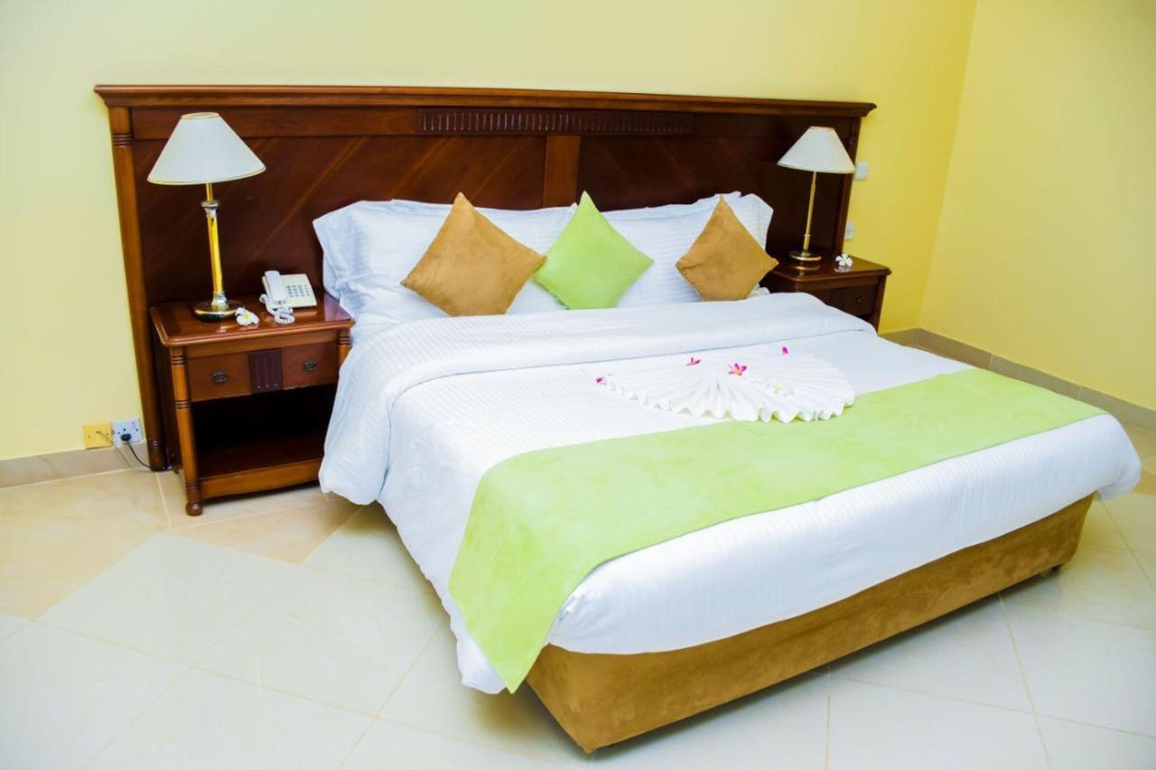 Golden Tulip Dar Es Salaam Hotel Exterior foto